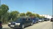 Qytetarët i drejtohen bregdetit, fluks automjetesh në autostradë dhe rrugën e Gjirit të Lalzit
