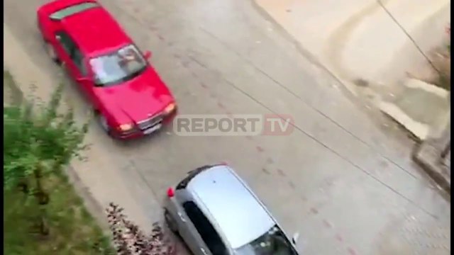 Report TV -Pas shiut, pushuesit në Pogradec përballen edhe me trafikun e rënduar