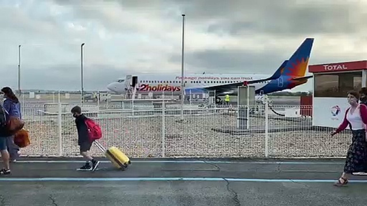 Campagne de tests du coronavirus à l'aéroport de Bergerac en Dordogne