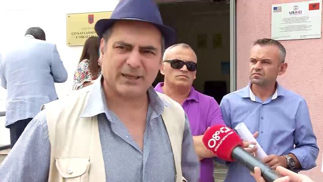 Gjyqi për fabrikën në Laprakë, Avokati Goxhaj: Agjencia e mjedisit pranoi se fabrika s’ka leje