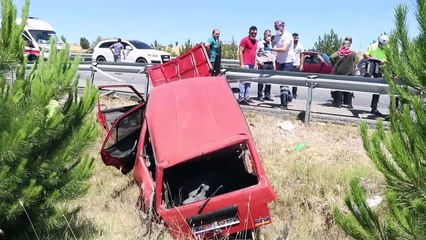 Bariyerlere çarpan otomobildeki bir kişi hayatını kaybetti, 6 kişi yaralandı - UŞAK