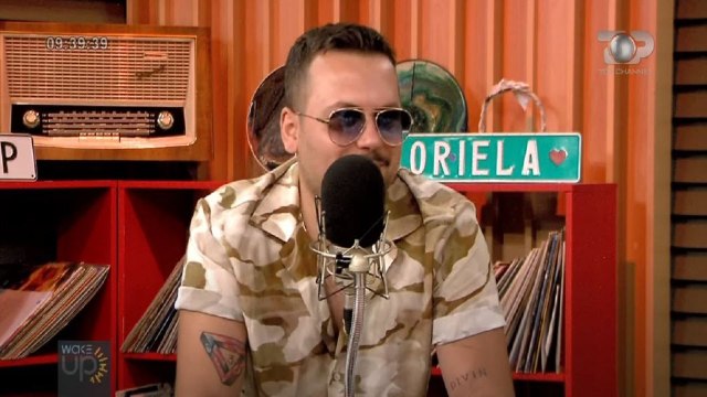 Wake Up/ S'jam këngëtar, por eksplorator i muzikës . Visjan Ukcenaj për këngën Tjetër Botë”
