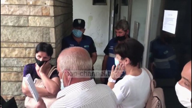 Dita e fundit e aplikimeve për dëmet nga tërmeti, radhë të mëdha në qendër të qytetit të Durrësit