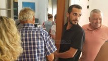 Top News - Për fondet e tërmetit/ Durrës, njerëzit në rradhë pa maska