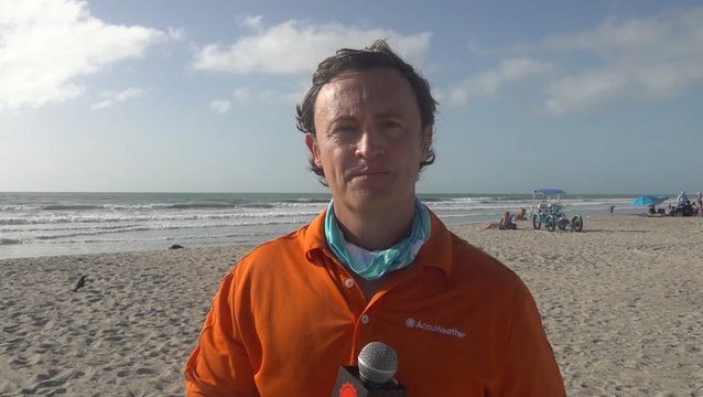 Floridians head to beach despite Isaias