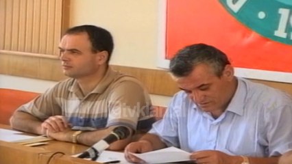 Скачать видео: Kandidatet socialiste per Bashkine e Kavajes - (6 Gusht 2000)