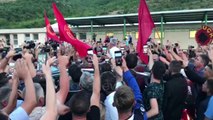 Thaçi mbërrin në Morinë: Qindra kosovarë e presin me valle, flamuj kombëtarë dhe të UÇK-së