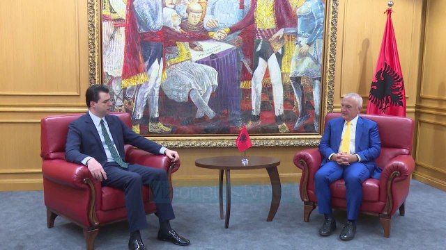 Rama nuk shkon ne Keshilli Politik / Ndryshimet kushtetuese ne tryezen e kater negociatoreve - VP