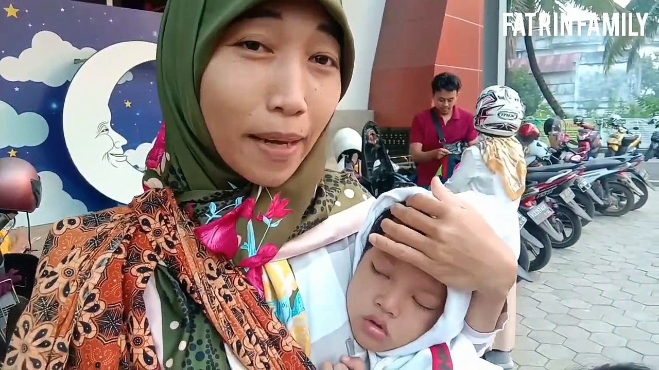 ANISA MEMBELI SCOOTER DI MALL JM LEMABANG