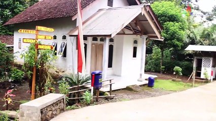 NIAGARA INDONÉSIE, CHARME DE CHUTE D'EAU SEWU DE HAUT ET DE BAS