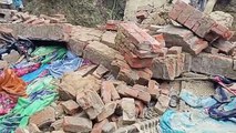 मकान गिरा, मलबे में दबकर बुजुर्ग महिला की मौत, एक ही परिवार के 5 घायल