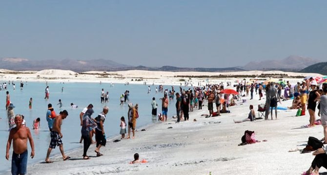 Mars’taki kraterle benzer özellikteki Salda Gölü’ne ziyaretçi akını