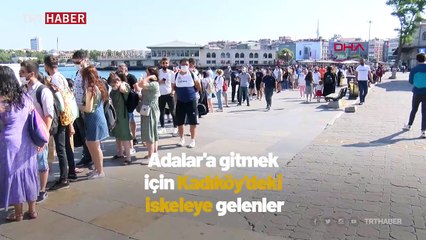 Kadıköy İskelesi'nde sosyal mesafesiz Adalar kuyruğu