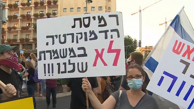 الشرطة الإسرائيلية تعتقل 12 شخصا خلال مظاهرات تطالب رئيس الوزراء بالاستقالة