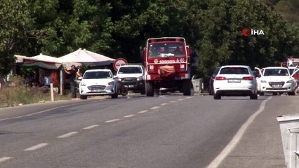 İzmir'deki orman yangınında alevler mahalleyi tehdit ediyor