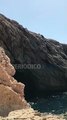 Ce touriste plonge d'une falaise de 70 mètres de haut mais il échappe de peu au pire !