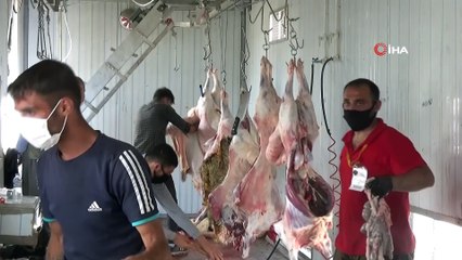 Kurbanlık kesimi için oluşturulan mobil kesimhaneler kasapların yüzünü güldürdü