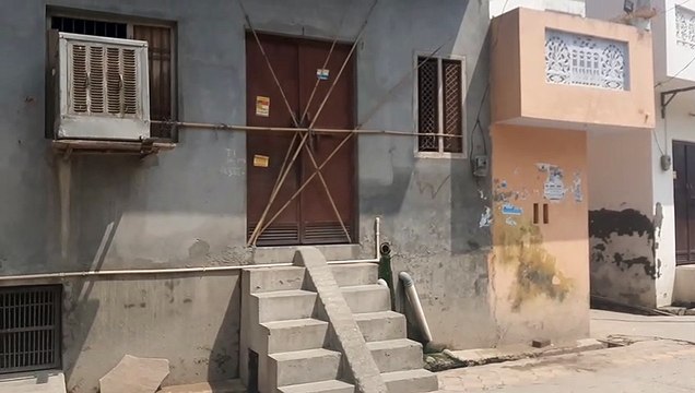 एक ही परिवार के पांच सदस्यों की कोरोना रिपोर्ट पॉजिटिव आने के बाद घर को किया सील
