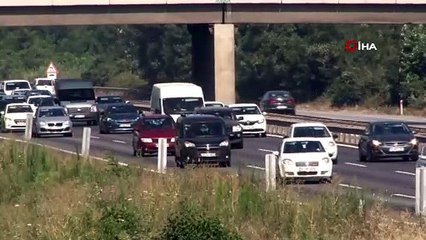 Bayram sonu trafiğine yakalanmak istemeyenler bir gün önceden yollara çıktı