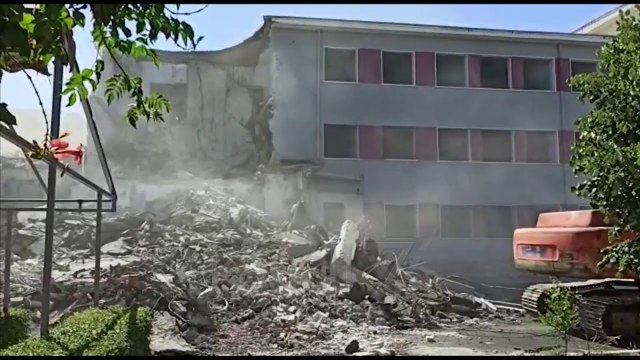 IKMT SHEMB SPITALIN E LAÇIT, U DEMTUA NGA TERMETI I 26 NENTORIT - News, Lajme - Kanali 7