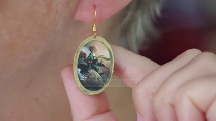 Vathë për kujtim nga Gjirokastra/ Suveniret e veçanta me figura të njohura shqiptare dhe të huaja