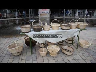 Thurja me thupër/ 15 të rinj nga Korça mësojnë një prej traditave të komunitetit rom: Pa koment