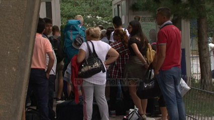 Top News - Nuk funksionon sistemi/ Bllokohet kalimi drejt Greqisë