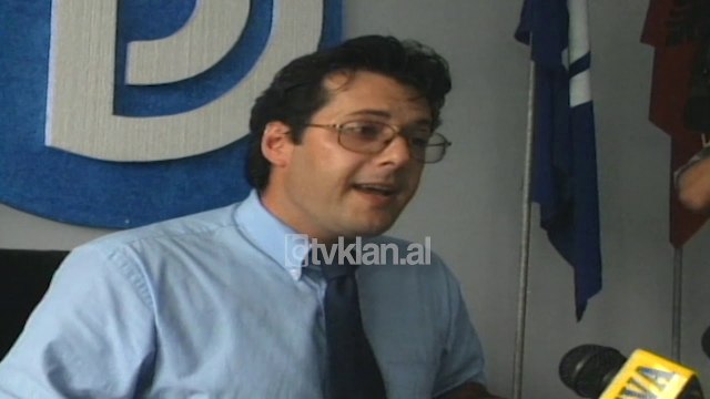 Edi Paloka: Partia Socialiste po ben fushate qesharake (10 Gusht 2000)