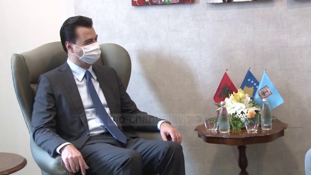 Vizita e Bashës në Kosovë/ Homazhe në varrin e Rugovës dhe Boletinit
