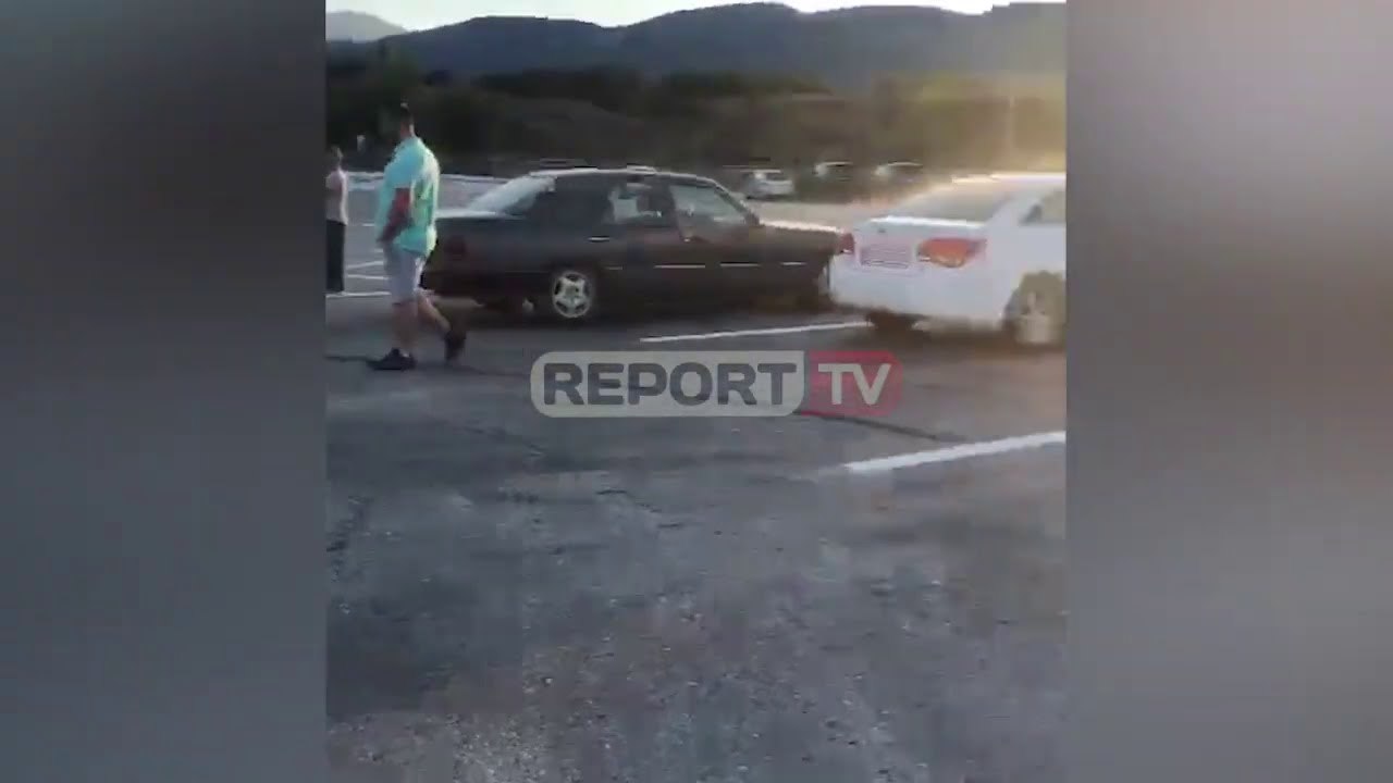 Report TV -Greqia probleme me sistemin, shqiptarët dhe të huajt mbesin të bllokuar në kufi