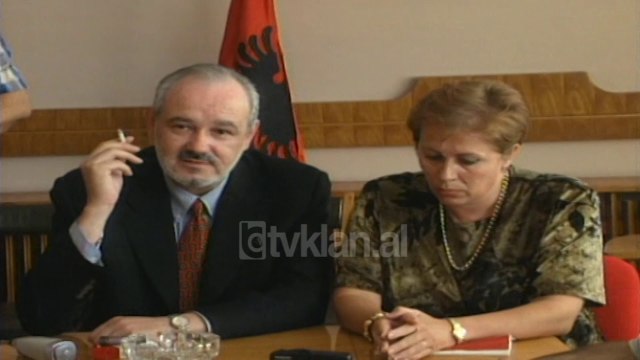 Banka Europiane e Investimeve, hua Shqiperise per ndertimin e rrugeve (11 Gusht 2000)