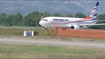 Report TV - Riatdhesohen me charter 110 shqiptarë që kërkuan azil në Francë