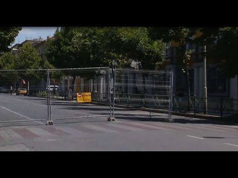 Ora News - Bllokohet rruga, bashkia e Tiranës nuk njofton qytetarët