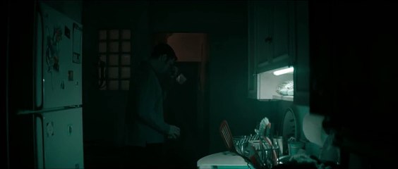 Extrait du film The Vigil - Un verre d'eau