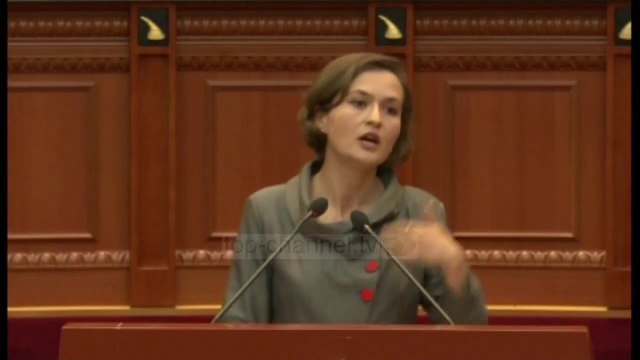 Top News - Zgjedhjet në universitete/ Opozita akuza Shahinit për ndërhyrje