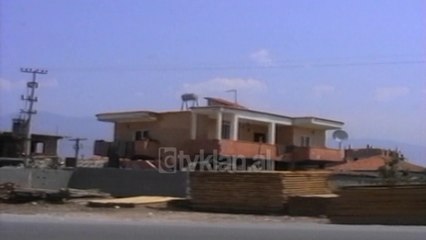 Kombinati rrezikon te mbetet pa uje. Shkak, ndertimet mbi tubacione (13 Gusht 2000)