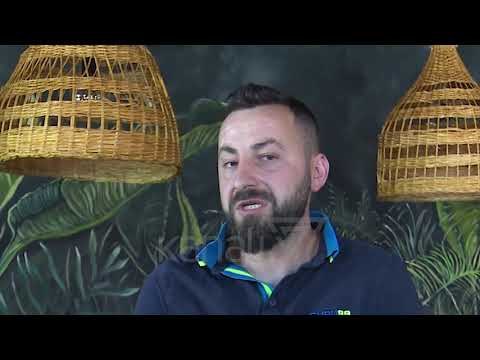 PROTESTA KUNDER MBYLLJES SE BAREVE E KLUBEVE TE NATES NE KORÇE E VLORE - News, Lajme - Kanali 7