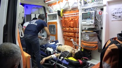 Yolda duran motosiklete kamyonet çarptı: 1 ölü, 1 yaralı