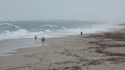 Isaías reduce su marcha antes del encuentro con la costa este de Florida