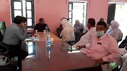 कांधला विकासखंड सभागार में ग्राम प्रधान व विद्युत कर्मचारियों की मीटिंग