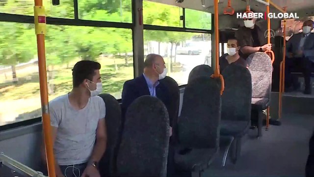 Bakan Soylu halk otobüsüne bindi, yolcuları uyardı