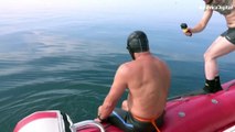 Activistas nadan 17 horas en las heladas aguas del Baikal, el lago más grande del mundo