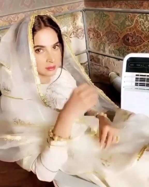 Saba Qamar Being Scared Of Qabool Hai Video Dailymotion