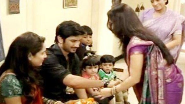 Sushant Singh Rajput ऐसे मनाते थे Pavitra Rishta के सेट पर राखी का त्यौहार, Photo viral | FilmiBeat