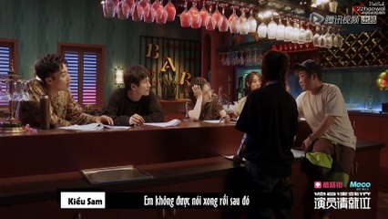 #DiễnViênMờiVàoChỗ #NgoàiLề 《Trà Đá Trường Đảo》Kiều Sam nhảy dù xuống phim trường, một chiêu chỉ điểm kỹ xảo diễn xuất gây cười [2zhaoweiVietSub]