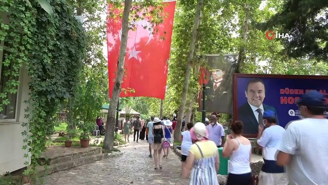 Dünyaca ünlü şelale, bayramda ziyaretçi akınına uğradı