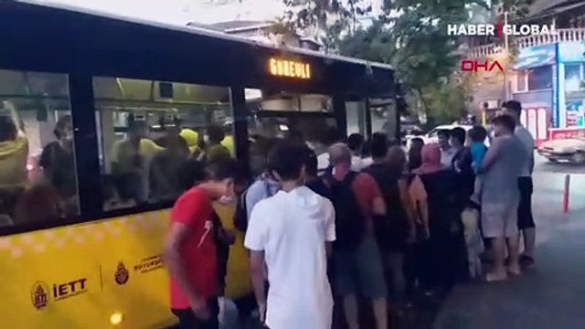 Tıklım tıklım dolan otobüsteki fazla yolcuları polis indirdi!