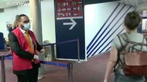 In Europa sempre più tamponi agli aeroporti per i viaggiatori da paesi a rischio