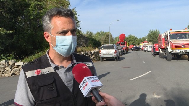 El incendio forestal de Robledo continúa activo pero estabilizado