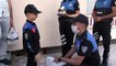 Hayali polislik olan küçük çocuğa polislerden sürpriz doğum günü kutlaması